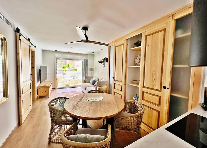 Luxurious With Pool Apartment *