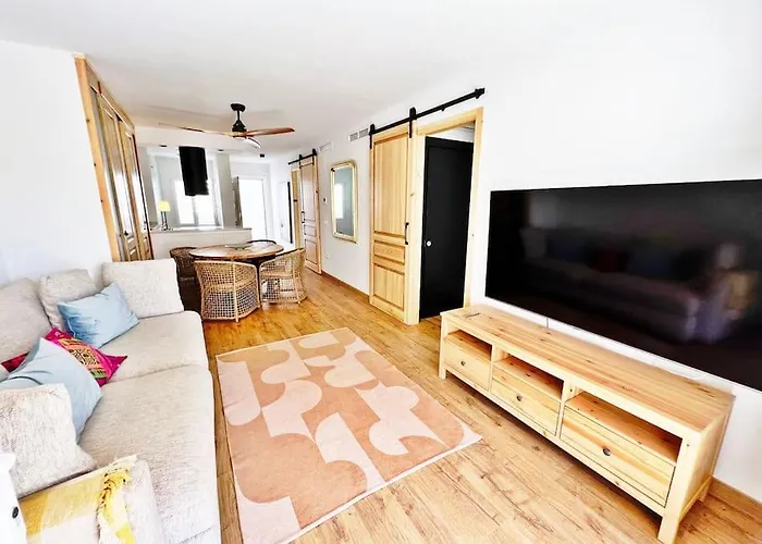 Luxurious With Pool アパート