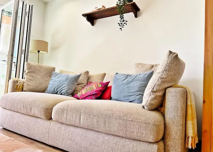 Luxurious With Pool Apartment