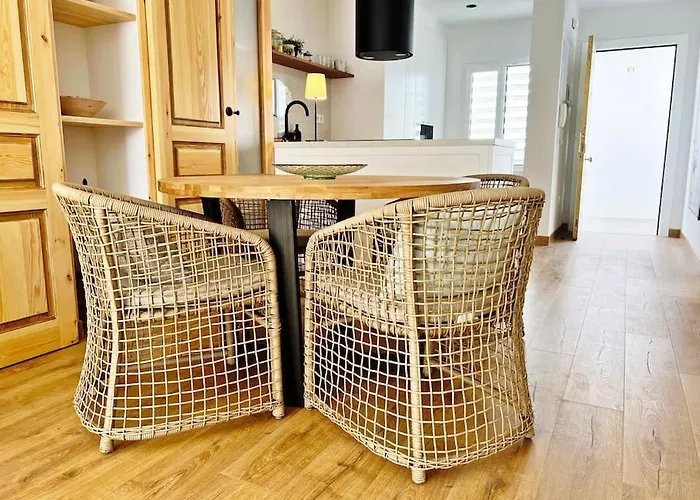 Luxurious With Pool アパート