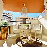 Luxurious With Pool شقة