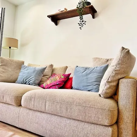 Luxurious With Pool Apartment